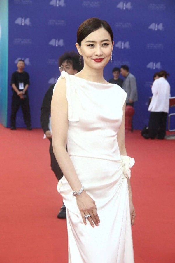 TVB前花旦加盟王家卫监制美剧,窦靖童同剧演出,已在曼谷开拍