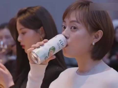 “不是口红原来是巧克力啊……”