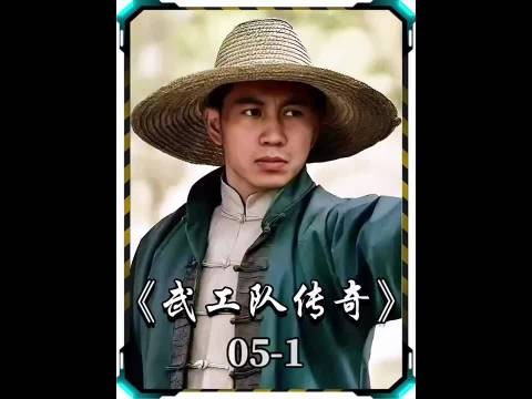 男人无意间发现旁边有伪军,于是他跟同伴唱起了双簧