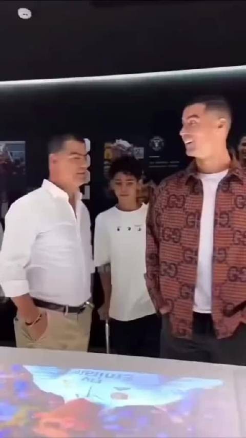 C罗携迷你罗参观利雅得C罗博物馆讲述马德拉到沙特故事