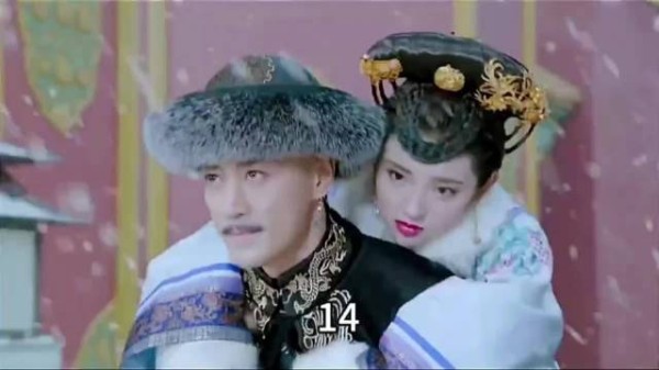 女孩大婚之日，姐姐却大闹洞房抓着新郎的手表白