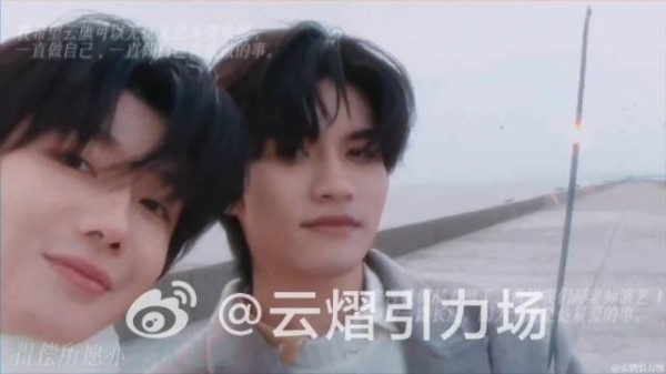 云熠星河并肩同行,跌撞独行终迎并肩时刻