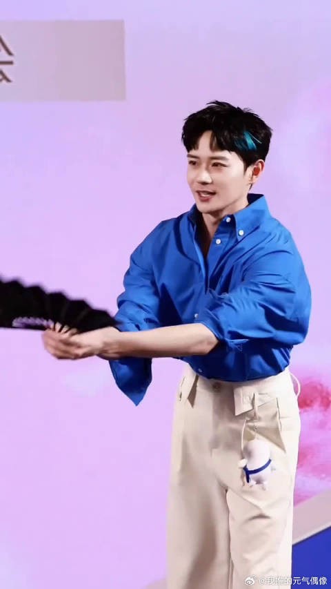 这段访谈真的很有意思,@曹骏JunCao 的性格很有节目效果!
