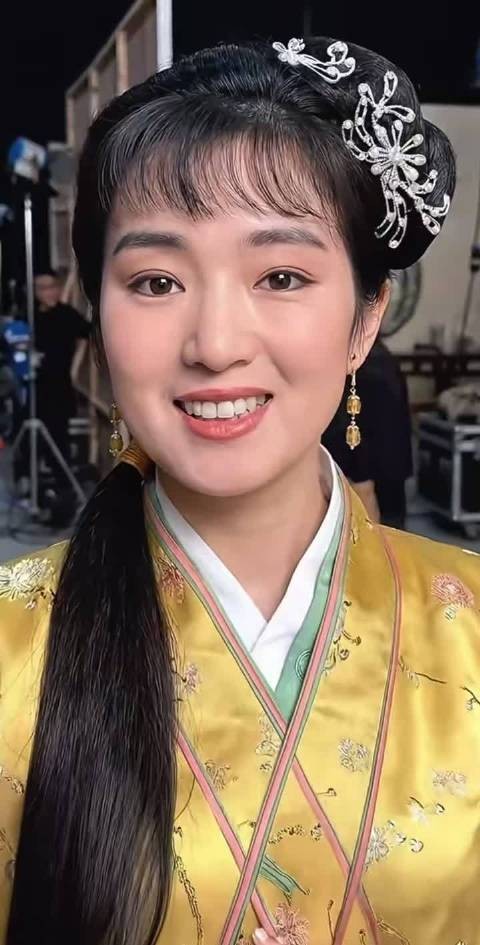 周星驰经典电影《唐伯虎点秋香》，主演时隔三十多年的变化