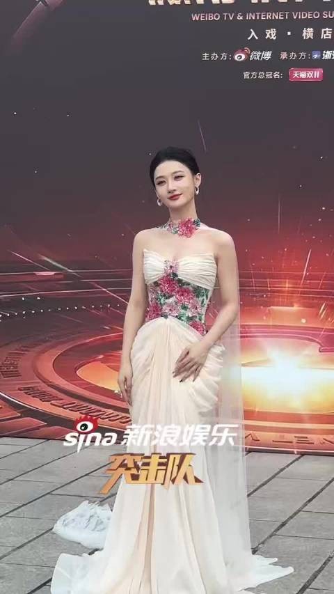 新浪娱乐突击队微博视界大会@何宣林350 好令人心动的造型 太貌美了