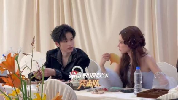 新浪娱乐突击队微博视界大会 @徐振轩xzx-999 @程潇 热聊中!男帅女美太搭了