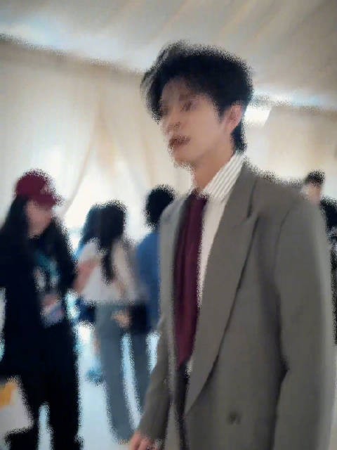 邓凯189身高实感 长款大衣穿至小腿