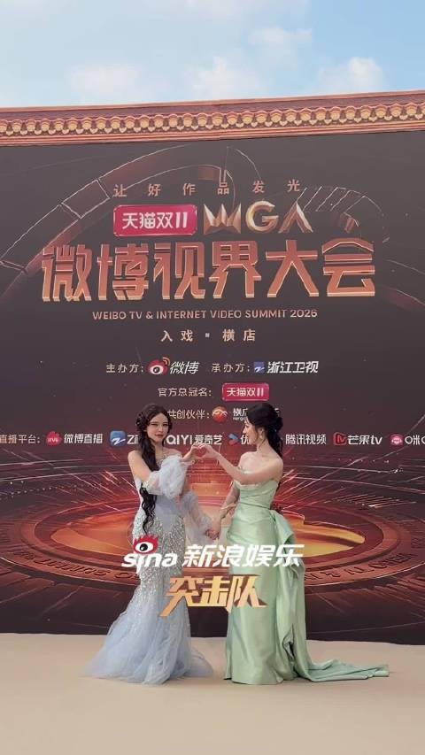 程潇邓恩熙比心也太萌了,两个人站在一起完全美颜暴击
