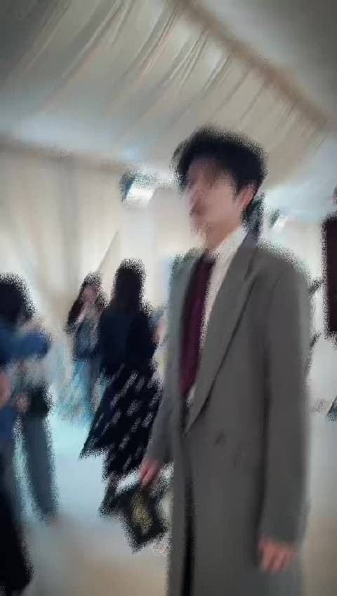 邓凯189身高穿长西装显比例，脖子以下全是腿