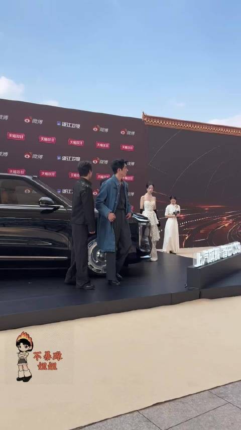 凯沐微博视界大会红毯疯狂饭撒