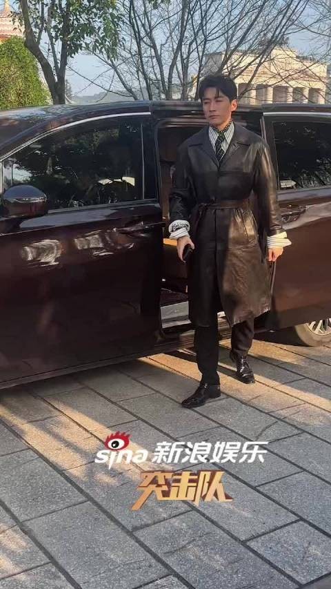 谁懂这个走路范！美拉德皮衣daddy感狠狠拿捏住