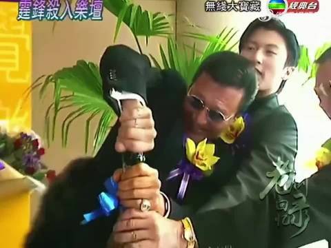 天呐,16岁出道就轰动港台,这个排面至今无人能复刻!