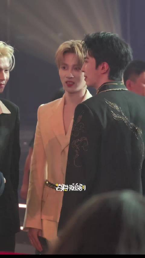 李乃文与十个勤天微博视界大会热聊