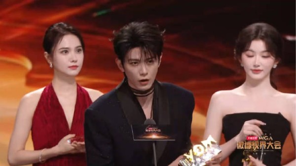 恭喜邓凯获得微博视界大会内场 年度潜力演员 好好拍戏好好工作！