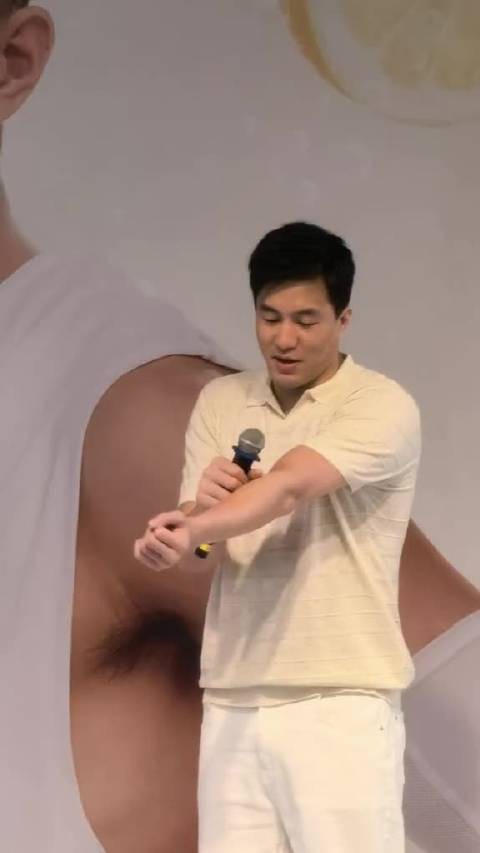 郭艾伦这东北普通话直接十级，大胳膊被挠得也太逗了，喜剧人实锤，笑不活了！