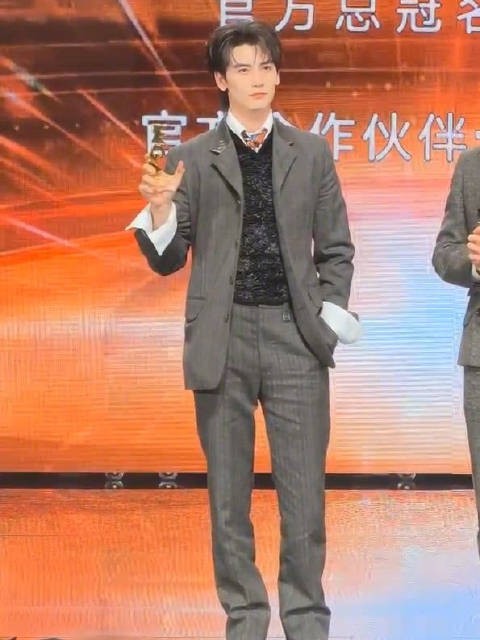 黄俊捷微博视界大会领奖，双剧预约开启