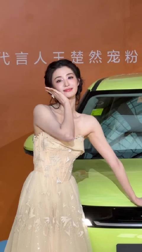王楚然上海环球港出席车企活动 生图直出超美