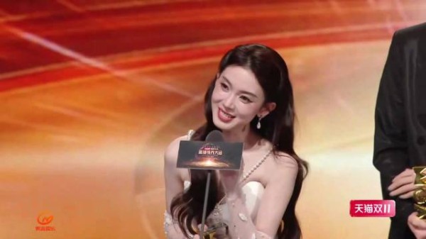 陈瑶获微博视界大会年度闪耀演员