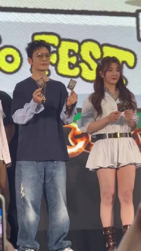 陈梦与表哥黄晓明同框亮相活动现场