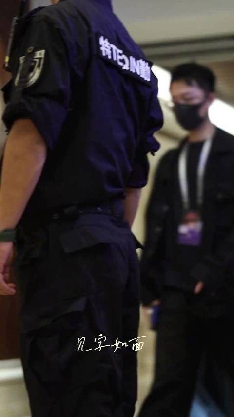 刘诗诗看宋佳眼神欣赏实打实，两位姐姐同坐聊天