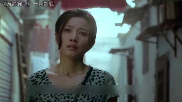 女人跟踪丈夫出门，竟发现他和别的女人开房！