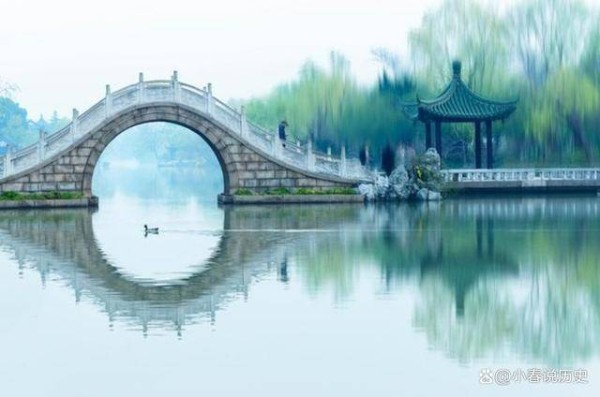 “二十四桥明月夜,玉人何处教吹箫”是千古名句,为何让人心醉?