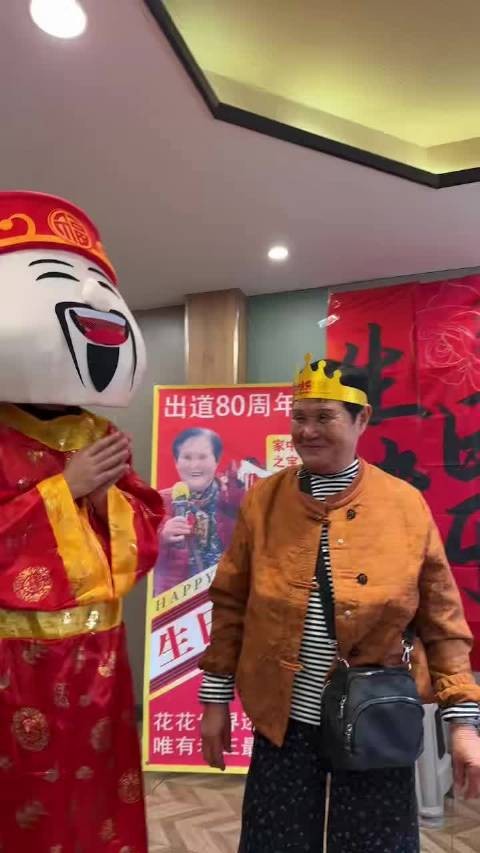 希望老王长命百岁 吃好睡好玩好