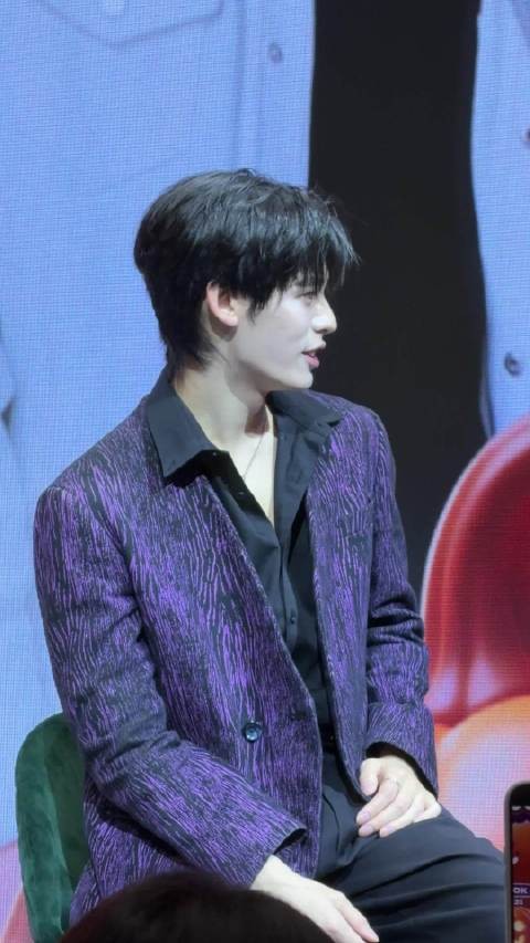 喵喵喵 Cr. Logo