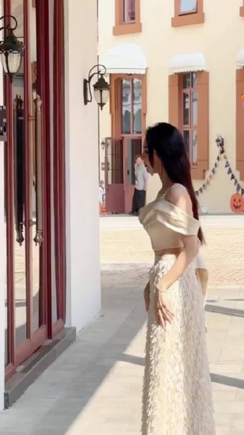 唐诗逸超话发在逃公主视频配Princess音乐
