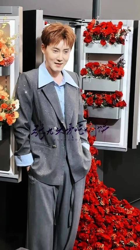 张睿披哥后现身北京线下活动