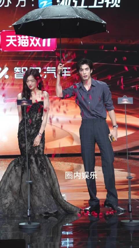 宋威龙给孙千打伞，cp感如何 微博视界大会