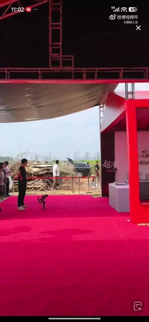 全红婵回湛江迈合村赴家宴 身形消瘦引乡亲热迎