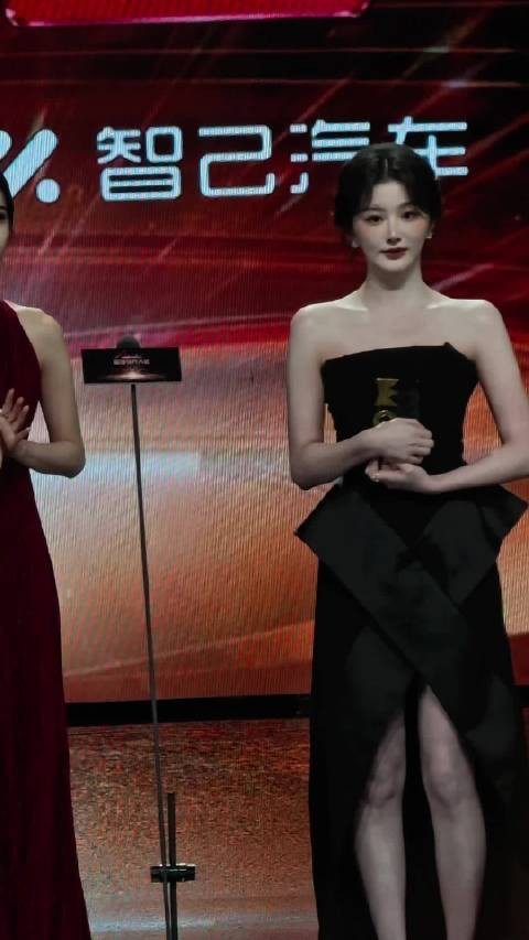 孔雪儿真的像洋娃娃一样,太好看了吧