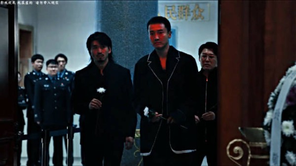 全网以为他是来闹葬礼的,结果他哭得像个受委屈的娃娃