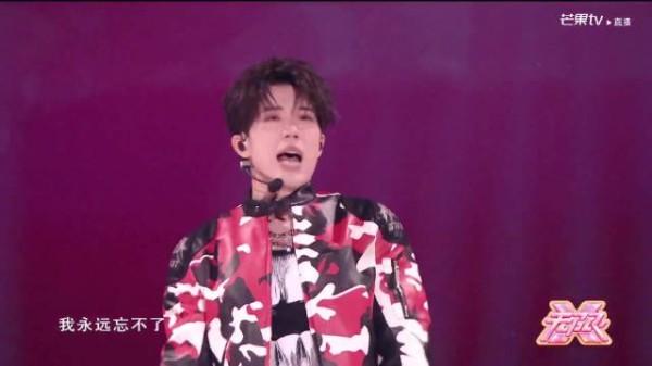 鹭卓武汉演唱会唱灵魂碎裂等五曲与袁一琦合作海芋恋