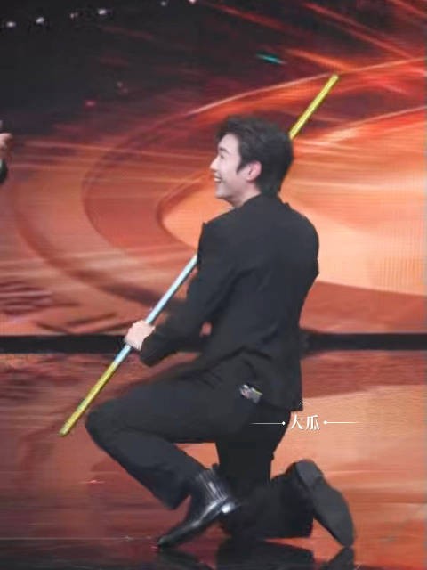 啊哈哈哈哈哈哥你太搞笑了!人怎么能紧张成这样