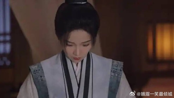 小姑娘男扮女装,以为能蒙混过关,哪料还是被看穿