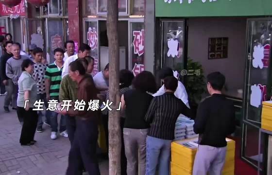 满秋人漂亮手艺硬,酸菜川白肉血肠吃出大饭店味